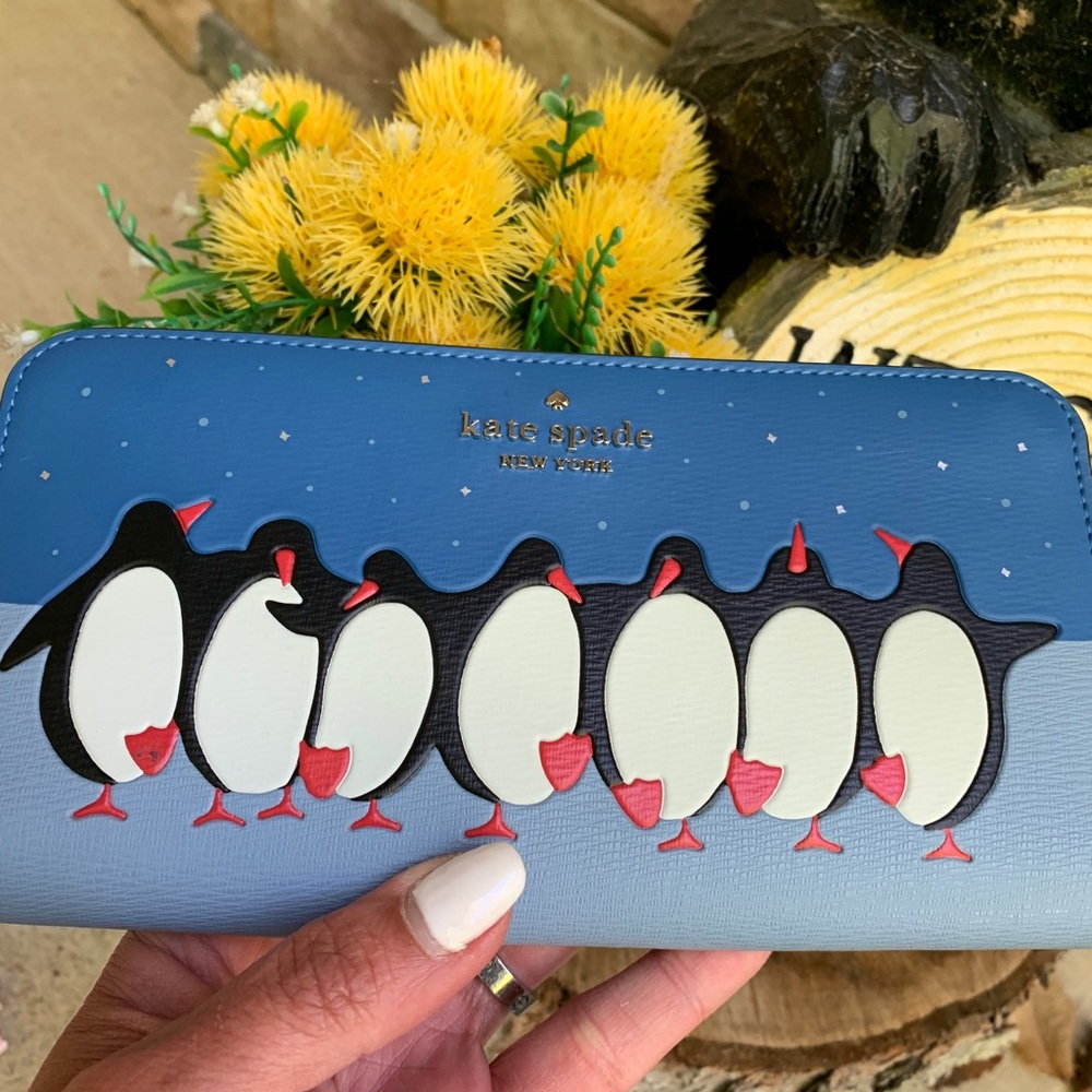 Authentic KATE SPADE Leather Arctic large zip wallet